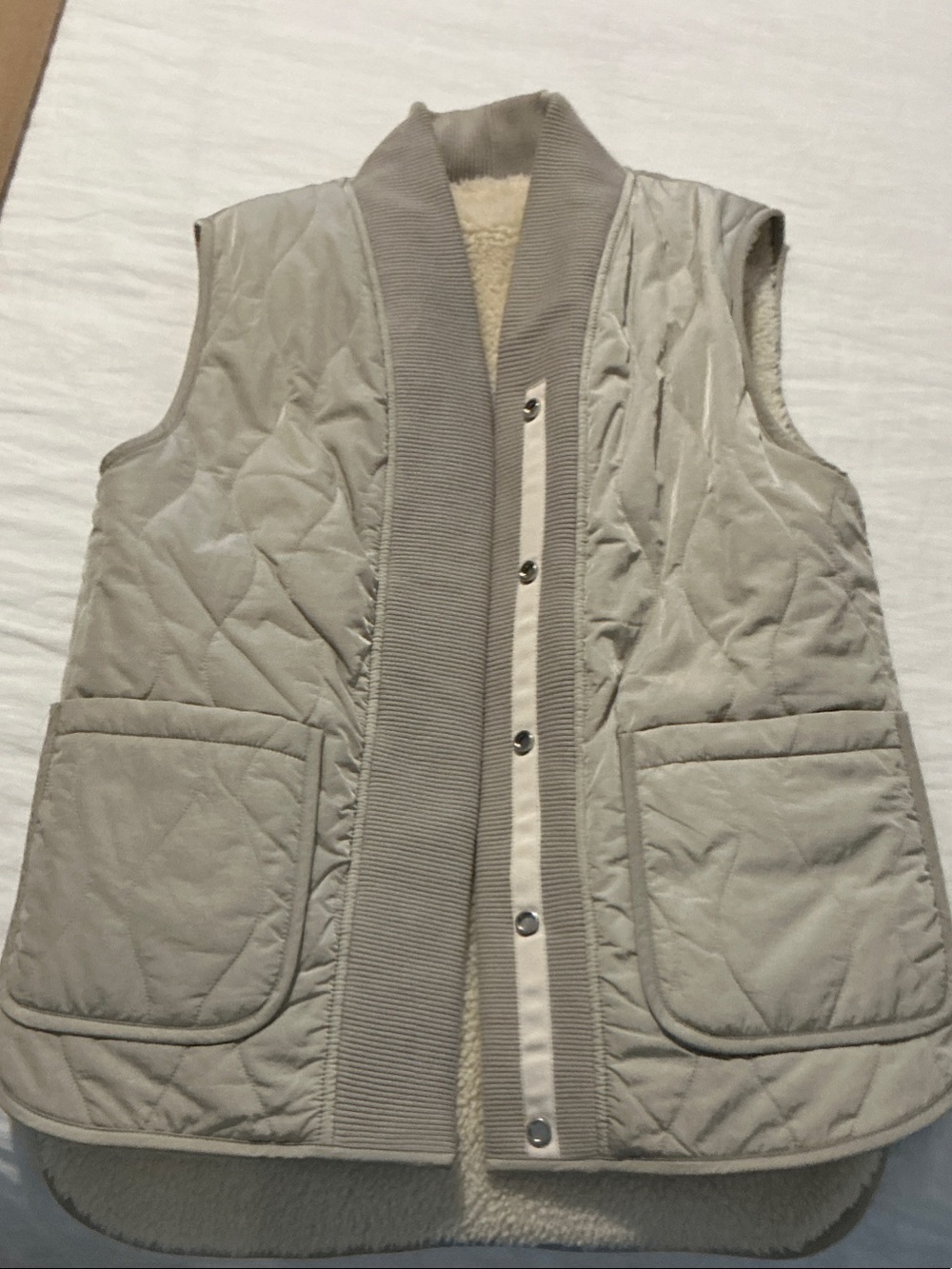 Varley Quilted Sherpa-Lined reversible vest